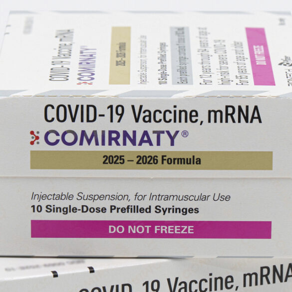 Sygeplejerske fik kraftig migræne af Pfizers coronavaccine