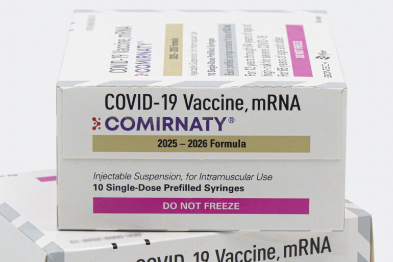 Sygeplejerske fik kraftig migræne af Pfizers coronavaccine