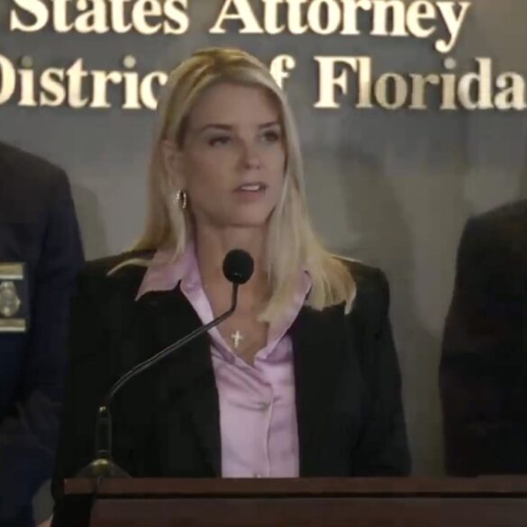 Benny Johnson truet på livet, mand anholdt