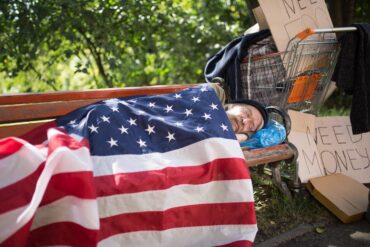 Boligkrisen i demokratiske stater: En analyse af hjemløs­hed i USA