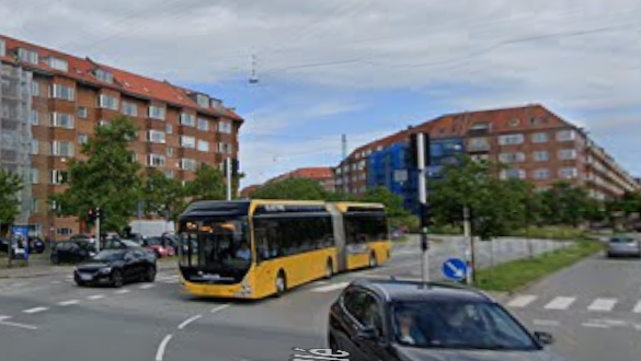 Den Korte Avis | 17-årig ventede på bussen – så blev han røvet af en gruppe “unge – ny dagligdag i Danmark