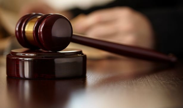 Den Korte Avis | Begik op til flere voldtægter mod en lille pige på under 12 år – nu er hammeren faldet ved Retten i Herning