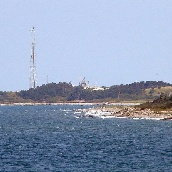 Den Korte Avis | Det var et mysterium, da 818 kg kokain drev i land i Sejrøbugten – nu er to mænd i en svensk lejet båd blevet dømt