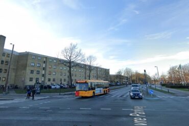 Den Korte Avis | Kvinde lettere såret efter angreb – blev beskudt gennem hoveddøren til sin lejlighed