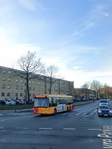 Den Korte Avis | Kvinde lettere såret efter angreb – blev beskudt gennem hoveddøren til sin lejlighed