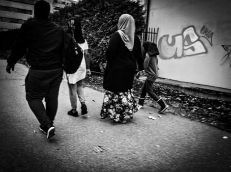 Den Korte Avis | Pigerne er i livsfare, mener PET – alligevel er det flere gange lykkes for de udviste syriske forældre på Kærshovedgård at opspore pigernes hemmelige adresser