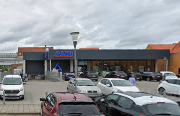 Den Korte Avis | Rumænske butikstyve stjal for mere end 10.000 kroner – tabte parfumen, da de flygtede fra forretningen