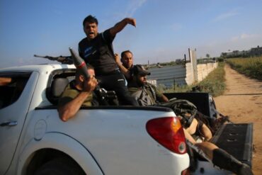 Den Korte Avis | To år efter 7. oktober: Terrororganisationen Hamas taber militært, men vinder propagandaen