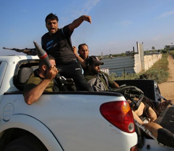 Den Korte Avis | To år efter 7. oktober: Terrororganisationen Hamas taber militært, men vinder propagandaen