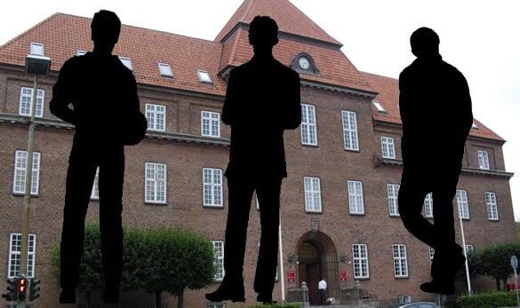 Den Korte Avis | Tre mænd trængte ind til 75-årig bagbandt ham og overhældte ham med kogende vand
