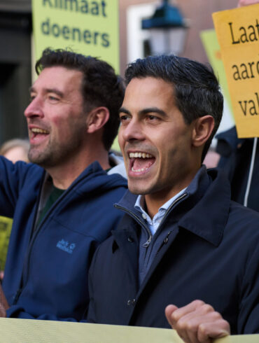 Det liberale parti, der bevæger sig mod højre, vinder foran Wilders