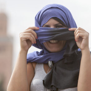 Fotos af muslimske kvinder uden hijab betragtes ikke som "intime fotos"