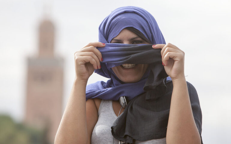 Fotos af muslimske kvinder uden hijab betragtes ikke som "intime fotos"