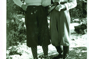 Gunvor Hofmo og Ruth Maier på Kolsåstoppen en gang i 1941.