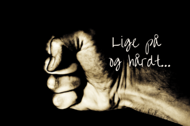 Man skal ikke kaste med sten, når man selv bor i et glashus – 24NYT