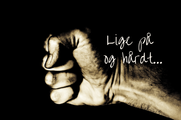 Man skal ikke kaste med sten, når man selv bor i et glashus – 24NYT