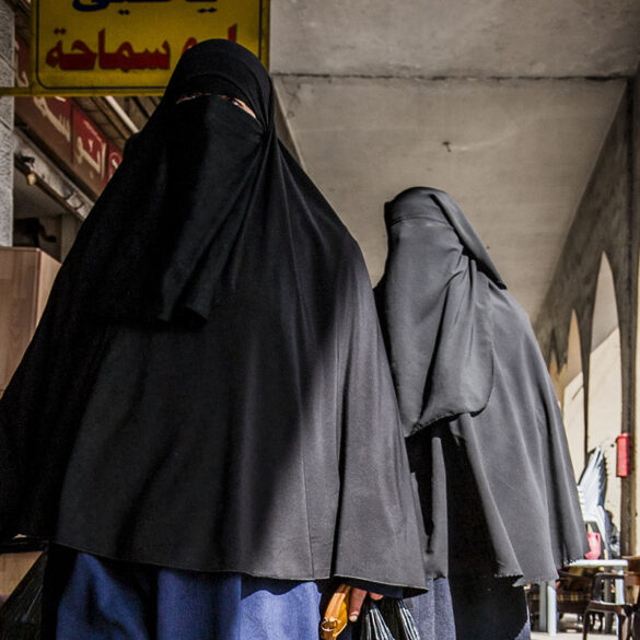 Parlamentet ønsker at forbyde offentlig brug af niqab og burka