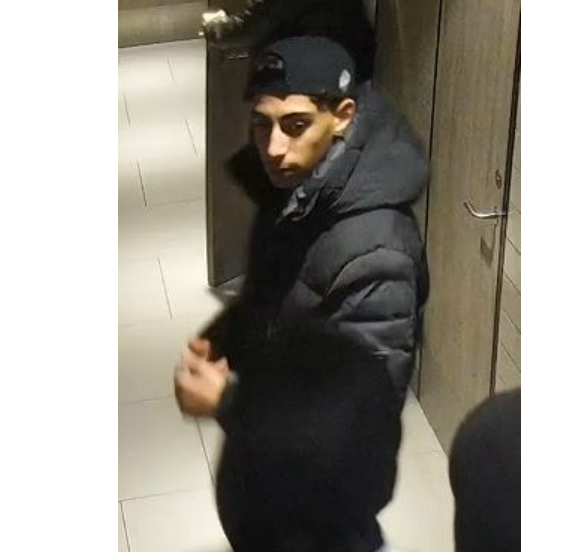 Stor gruppe indvandrere i dyrt modetøj efterlyses for grov vold – klik ind og se foto af fem mere