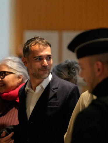 Ti personer tiltalt for cyber­mobning af Frankrigs første­dame