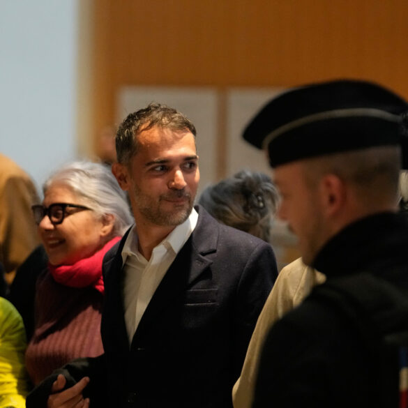 Ti personer tiltalt for cyber­mobning af Frankrigs første­dame