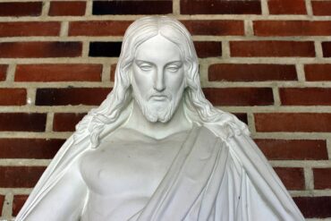 Antikristen dommer forhindrer mor i USA i at tage sin datter med i kirke