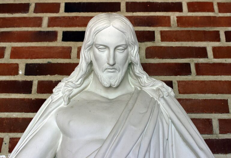 Antikristen dommer forhindrer mor i USA i at tage sin datter med i kirke