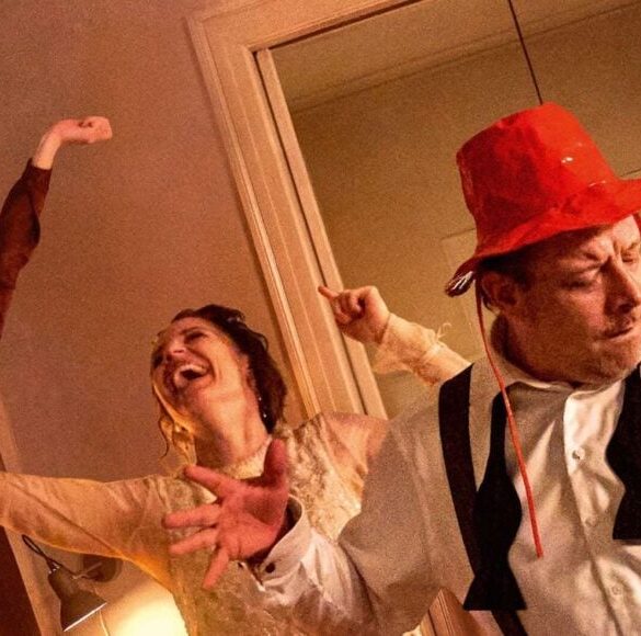 Den Korte Avis | DET NYE ÅR er en tragikomisk film om en nytårsaften, hvor traditioner og facader krakelerer