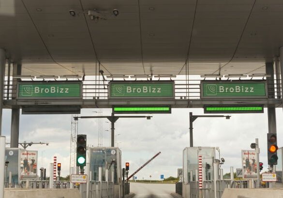 Den Korte Avis | De kom trods alt over broen, men i håndjern – to georgiske mænd kom grueligt galt afsted, da de ramte autoværnet ved Storebælt