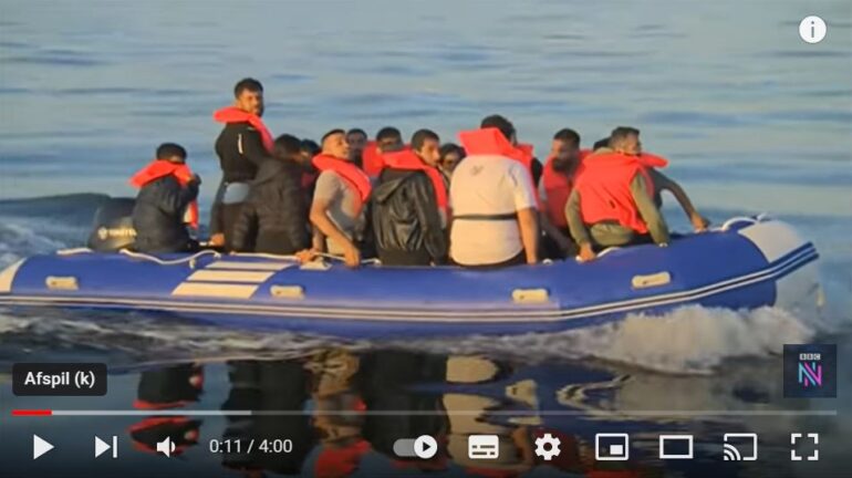 Den Korte Avis | Den socialdemokratiske britiske regering vil stramme asylreglerne efter dansk mønster – partiets venstrefløj raser