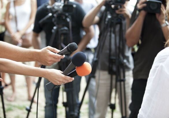 Den Korte Avis | En række afsløringer af partiskhed i BBC dækning har kastet TV-stationen ud i et stormvejr