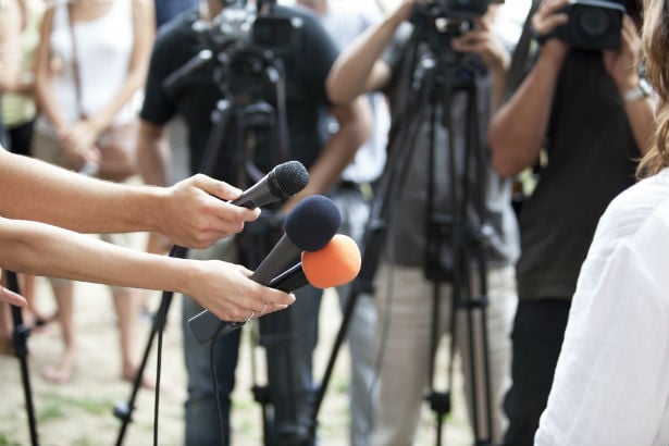 Den Korte Avis | En række afsløringer af partiskhed i BBC dækning har kastet TV-stationen ud i et stormvejr