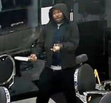 Den Korte Avis | England i kaos: Han er sigtet for at have stukket 11 mennesker i et tog – han havde overfaldet flere andre, men blev ikke stoppet