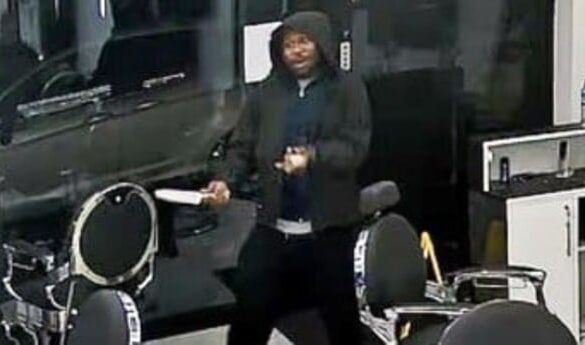 Den Korte Avis | England i kaos: Han er sigtet for at have stukket 11 mennesker i et tog – han havde overfaldet flere andre, men blev ikke stoppet