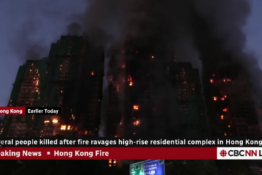 Den Korte Avis | Hongkong: Mindst 40 døde og flere hundrede savnes efter vild brand i syv store højhuse, hvor der især bor ældre mennesker