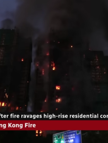 Den Korte Avis | Hongkong: Mindst 40 døde og flere hundrede savnes efter vild brand i syv store højhuse, hvor der især bor ældre mennesker