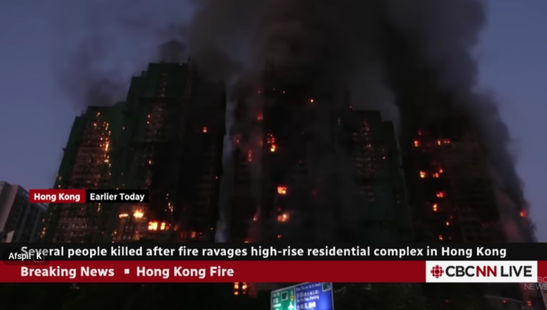 Den Korte Avis | Hongkong: Mindst 40 døde og flere hundrede savnes efter vild brand i syv store højhuse, hvor der især bor ældre mennesker