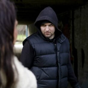 Den Korte Avis | Hun vågnede ved at en mand om natten stod og holdt hende fast i sengen – Nordjyllands Politi søger vidner til groft voldtægtsforsøg