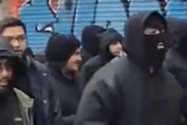 Den Korte Avis | Muslimske mænd marcherer gennem Londons gader – “det er en udenlandsk invasionshær”, lyder advarslen fra islamkritisk politiker