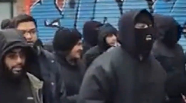 Den Korte Avis | Muslimske mænd marcherer gennem Londons gader – “det er en udenlandsk invasionshær”, lyder advarslen fra islamkritisk politiker