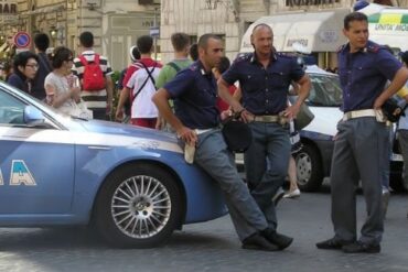 Den Korte Avis | Rædselsangreb i Rom: Migranter gruppevoldtog 18-årig pige foran hendes kæreste