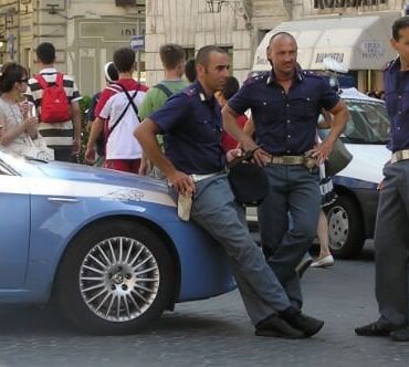 Den Korte Avis | Rædselsangreb i Rom: Migranter gruppevoldtog 18-årig pige foran hendes kæreste