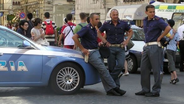 Den Korte Avis | Rædselsangreb i Rom: Migranter gruppevoldtog 18-årig pige foran hendes kæreste