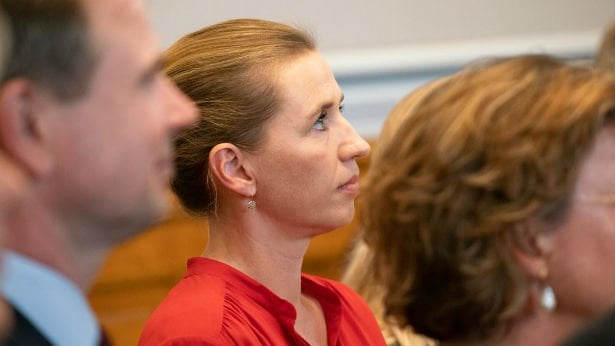 Den Korte Avis | Røster i det socialdemokratiske bagland kræver Mette Frederiksens afgang – men hun er fortsat partiets ubestridte leder