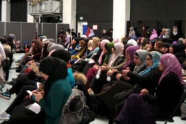 Den Korte Avis | Socialdemokraterne vil sammen med de borgerlige forbyde kønsopdelte møder i kommunens lokaler – de politisk korrekte var imod forslaget