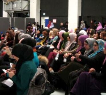 Den Korte Avis | Socialdemokraterne vil sammen med de borgerlige forbyde kønsopdelte møder i kommunens lokaler – de politisk korrekte var imod forslaget