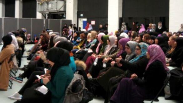 Den Korte Avis | Socialdemokraterne vil sammen med de borgerlige forbyde kønsopdelte møder i kommunens lokaler – de politisk korrekte var imod forslaget