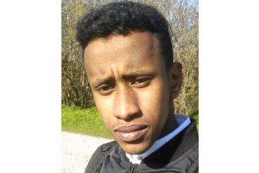 Den Korte Avis | Somalieren Mahaden Jama Isak idømt tolv års fængsel og udvisning for brutalt drab med økse, machete og kniv – tre andre dømt i samme sag