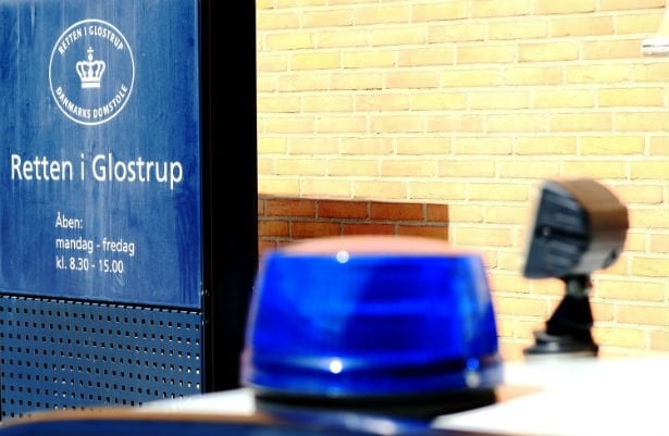 Den Korte Avis | To indvandrere er sigtet for drab i Ishøj – under retssagen opstod der masseslagsmål, å politiet måtte trække kniplerne