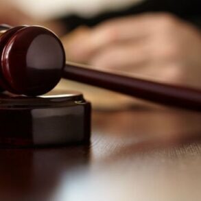 Den Korte Avis | Udsat for vold og seksuelle overgreb: En alvorligt handicappet dreng under 12 år groft misbrugt af sin omsorgsperson – nu er der faldet dom