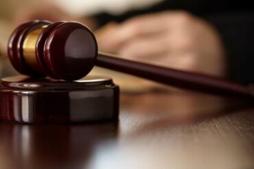 Den Korte Avis | Udsat for vold og seksuelle overgreb: En alvorligt handicappet dreng under 12 år groft misbrugt af sin omsorgsperson – nu er der faldet dom